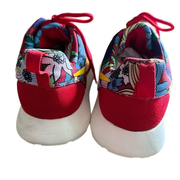 WOMENS NIKE ROSHE RUN ALOHA HAWAIIAN PRINT RED SAIL - Picture 3 of 8